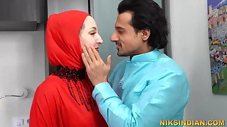 रज़िया भाभी ने पति के घर पे होते हुए पराये मर्द से चूत चुदवायी